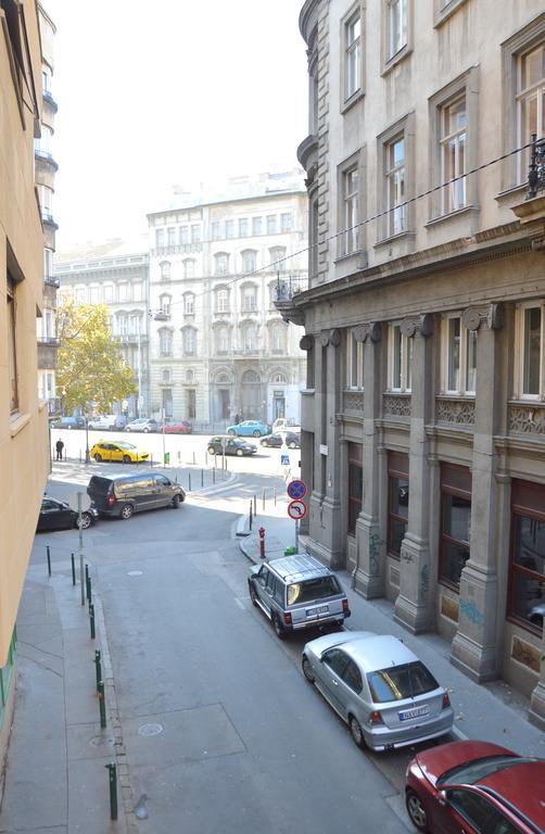 Classic Flat At Basilica Budapeste Exterior foto