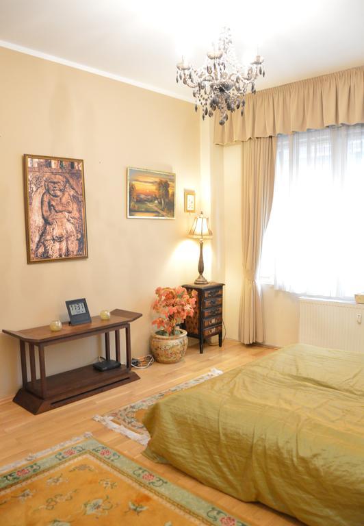 Classic Flat At Basilica Budapeste Exterior foto
