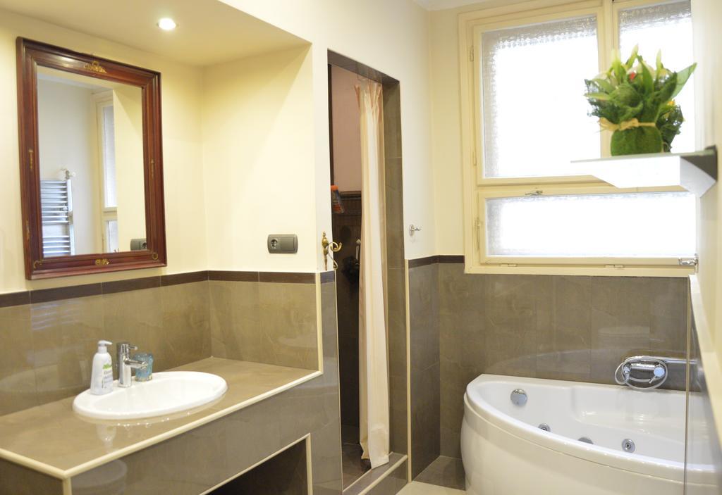 Classic Flat At Basilica Budapeste Exterior foto