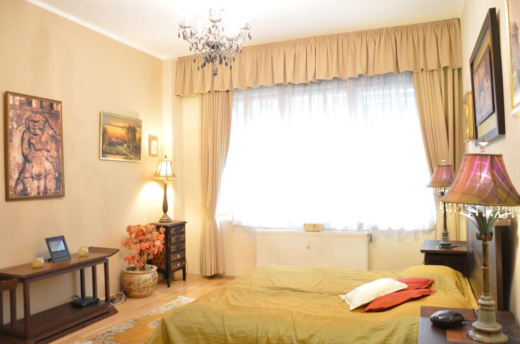 Classic Flat At Basilica Budapeste Exterior foto