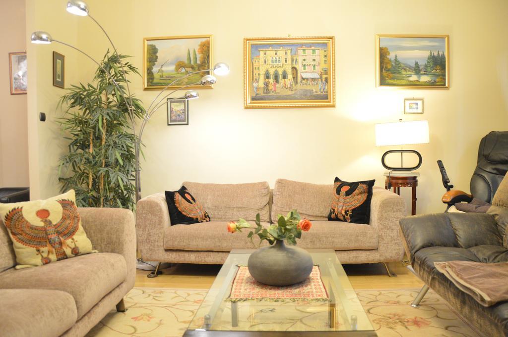 Classic Flat At Basilica Budapeste Exterior foto