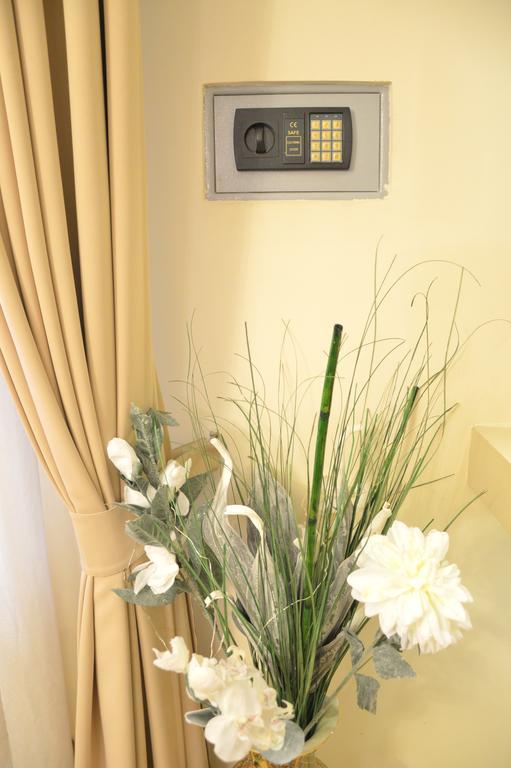 Classic Flat At Basilica Budapeste Exterior foto