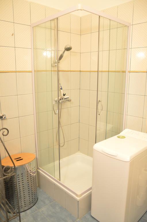 Classic Flat At Basilica Budapeste Exterior foto
